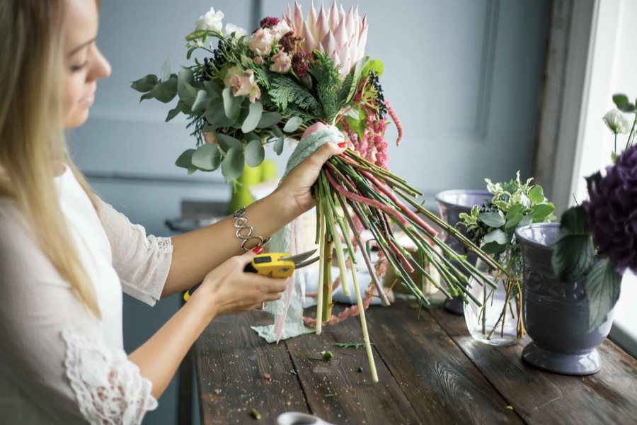 The Therapeutic Benefits of Floral Arrangements