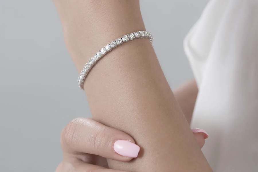 Dubai’s High-End Jewelry Boutiques: A Shopper’s Guide to Tennis Diamond Bracelets